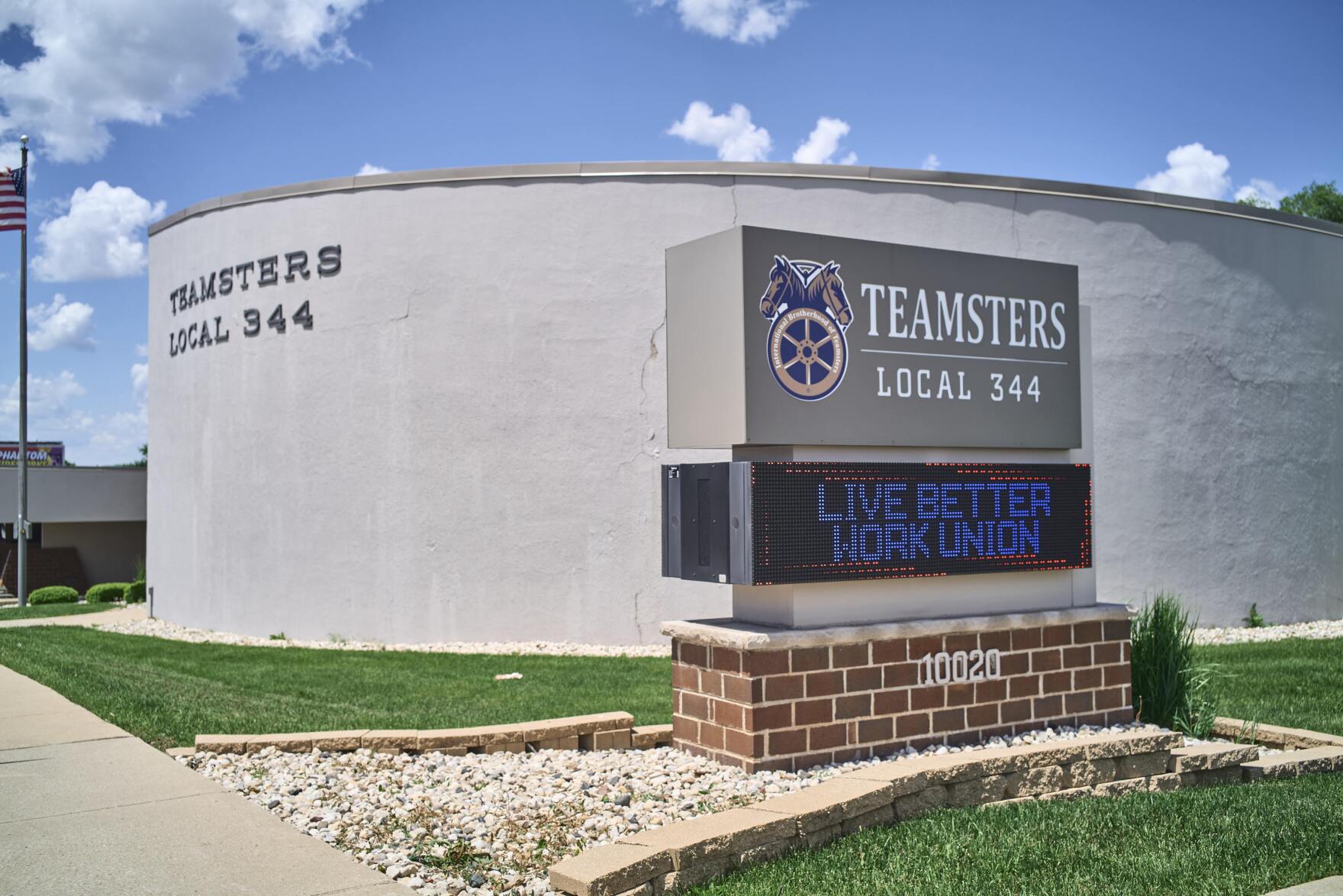 One unionized. The other did not. How 2 Milwaukee cafés were changed by