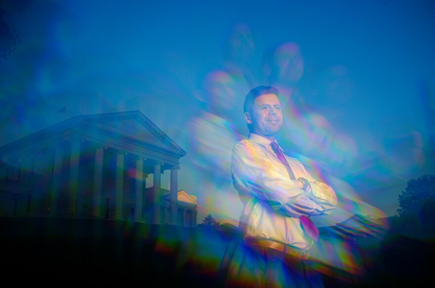 A portrait of Thomas in front of the Va State Capital